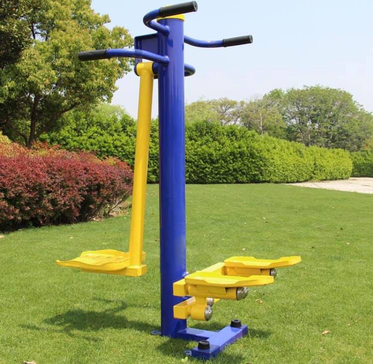 中国の公園に備え付けの健康遊具(器具?)について